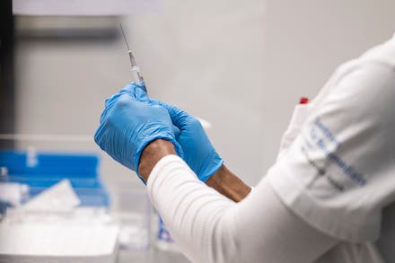 Свежие новости: На Николаевщине бустерную дозу вакцины получили уже 728 человек