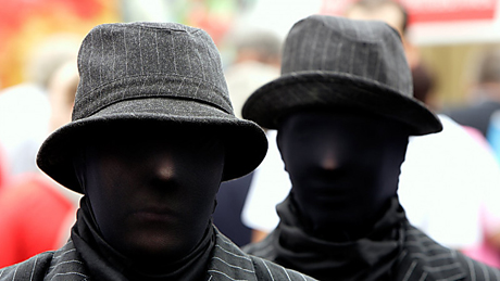 Свежие новости: На Николаевщине женщина отказалась одолжить деньги племяннику – он вернулся с подельником в чулках на голове и отобрал ценности силой