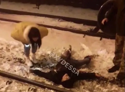 Свежие новости: На Одесщине парень в новогоднюю ночь упал с моста на железнодорожные пути