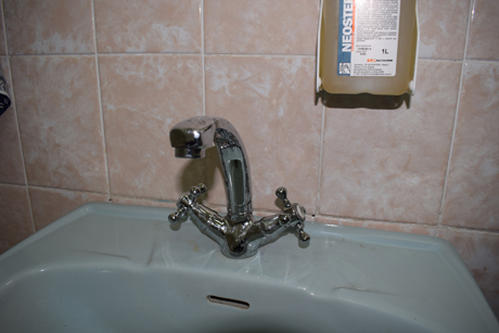 Свежие новости: За сприяння депутата Еріка Григоряна в Южноукраїнській гімназії №1 оновили сантехніку