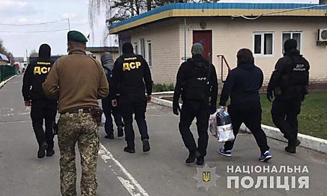 Фото новости: Из Украины выдворили «вора в законе» «Миндию Гальского» и еще одного криминального авторитета Свежие новости: Из Украины выдворили «вора в законе» «Миндию Гальского» и еще одного криминального авторитета