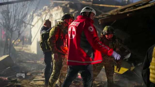 Фото новости: Восьмеро людей постраждали і одна загинула через російську атаку на Запоріжжя Свежие новости: Восьмеро людей постраждали і одна загинула через російську атаку на Запоріжжя