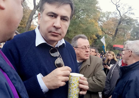 Фото новости: Саакашвили похлебал супа с протестующими на  Свежие новости: Саакашвили похлебал супа с протестующими на