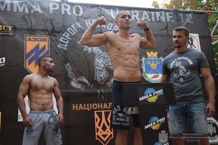 Фото новости: В Николаеве на взвешивании встретились участники турнира по ММА «Дорогу нескореним» Свежие новости: В Николаеве на взвешивании встретились участники турнира по ММА «Дорогу нескореним»