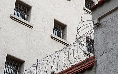 Свежие новости: В Вознесенске отдали под суд заключенного, который напал на тюремщика