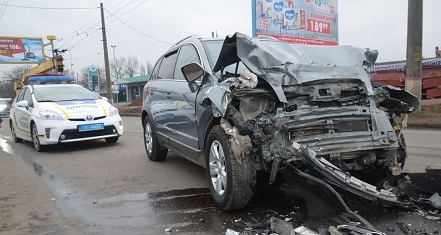 Свежие новости: В Николаеве «Опель» врезался в троллейбус — водитель в больнице