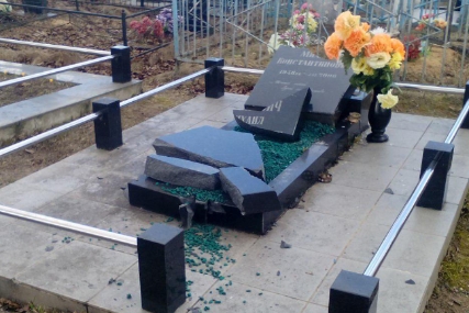 Свежие новости: В Николаевской области неизвестные повредили 12 могил на кладбище