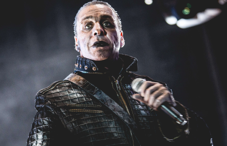 Свежие новости: Фронтмен группы Rammstein Тилль Линдеманн оказался в реанимации из-за коронавируса, - СМИ