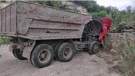 Свежие новости: Страшное ДТП: пассажиры вылетели через лобовое стекло под колеса грузовика