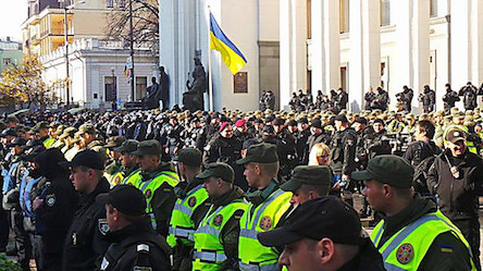 Свежие новости: Второй день Антикоррупционного вече в Киеве: у здания Рады митингует более тысячи человек