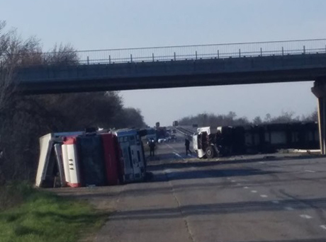 Свежие новости: На трассе Одесса-Киев столкнулись три фуры