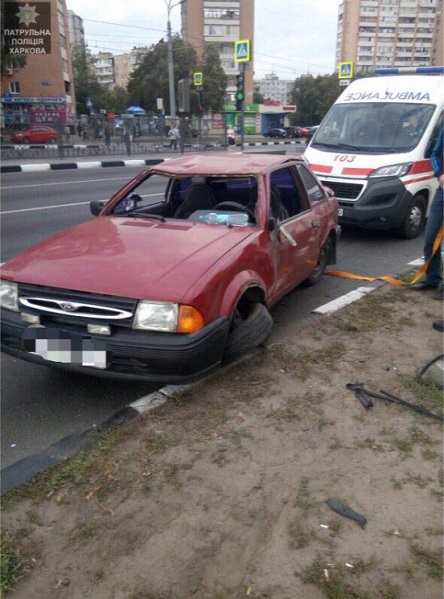 Свежие новости: В Харькове водитель опрокинул легковушку