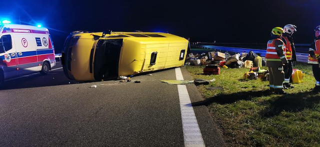 Свежие новости: У Польщі мікроавтобус з українцями під час обгону зіткнувся з вантажівкою – загинув 13-річний підліток, ще троє людей отримали травми