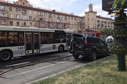 Свежие новости: ВИДЕО: Пьяный водитель Лексуса спровоцировал масштабное ДТП в центре Запорожья: повреждены более десяти автомобилей