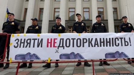 Свежие новости: В Украине перестала действовать депутатская неприкосновенность