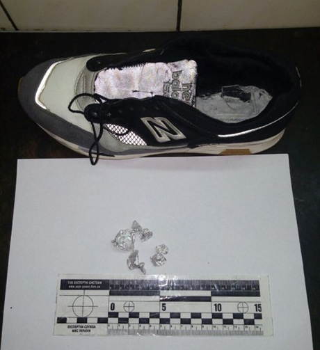 Свежие новости: В Николаевском СИЗО посетительница передала осужденному кроссовки «с сюрпризом»