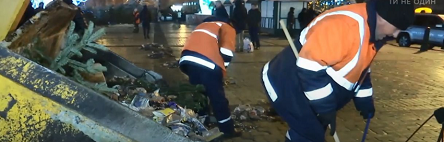 Свежие новости: После  новогодней ночи из центра Киева выгребли более 100 тонн мусора
