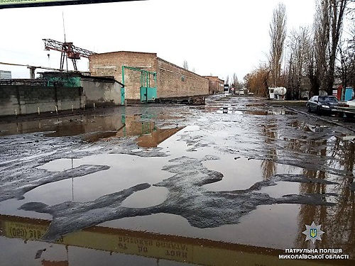 Свежие новости: Патрульные требуют от Сенкевича «залатать» разрушенную дорогу на Новозаводской