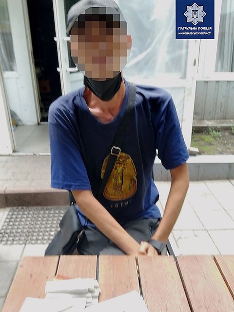 Свежие новости: В Николаеве патрульные задержали мужчину, который пришел с пистолетом «отдохнуть» в кафе