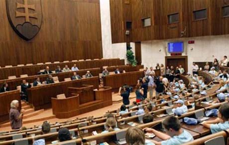 Фото новости: В Словакии по ошибке приняли закон, запрещающий иностранные гимны Свежие новости: В Словакии по ошибке приняли закон, запрещающий иностранные гимны