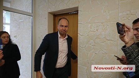 Свежие новости: Скандальная сессия облсовета: депутаты закрылись в VIP-комнате столовой