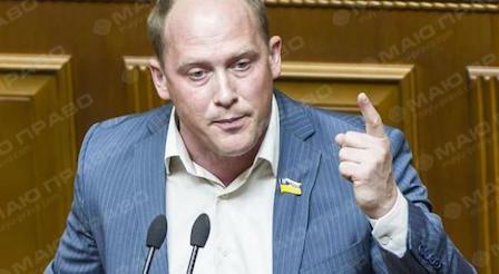 Свежие новости: ВИДЕО. Человек, сползающий как червяк из окна, убегая от полиции, мэром быть не может, - Каплин ответил Сенкевичу