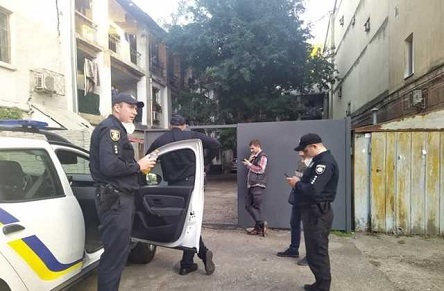 Свежие новости: В центре Николаева мужчина с психическим расстройством полил свою квартиру бензином и обещал поджечь