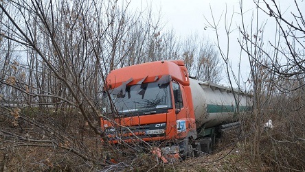 Свежие новости: Под Николаевом слетела в кювет фура с 20 тоннами муки