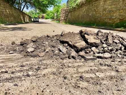 Свежие новости: В Николаеве начались работы по восстановлению брусчатки на Набережной вдоль стены судостроительной верфи