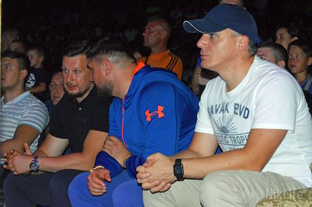 Свежие новости: Удушения, нокауты и сто одна роза: в Николаеве прошло феерическое бойцовское шоу «Дорогу нескореним III»