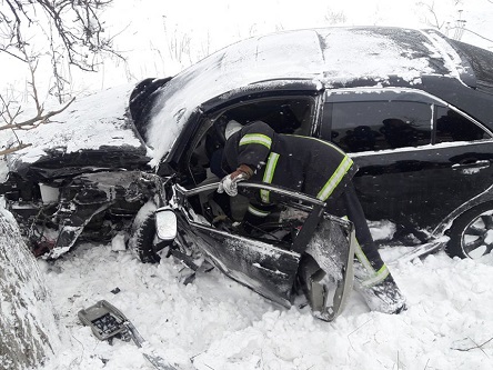 Свежие новости: В Николаевской области Toyota слетела с трассы: пострадали 2 человека