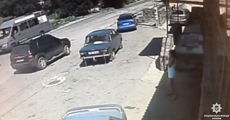 Свежие новости: Полиция Днепра разыскивает мужчину, который зачем-то выстрелил в лицо девушке у магазина