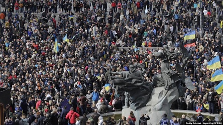 Фото новости: ОНЛАЙН: У центрі Києва проходить віче «проти капітуляції» Свежие новости: ОНЛАЙН: У центрі Києва проходить віче «проти капітуляції»