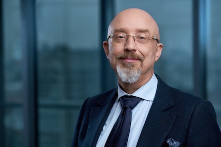 Свежие новости: Украина не будет вносить в Конституцию особый статус Донбасса, - Резников