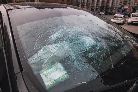 Свежие новости: В Киеве на Саксаганского авто Uber врезался в Renault