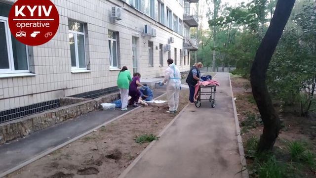 Свежие новости: Из окон коронавирусной больницы в Киеве второй день подряд прыгают пациенты: оба насмерть