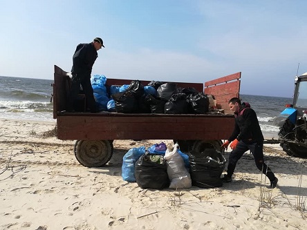 Свежие новости: Очаковцы организовали акцию по уборке побережья от мусора