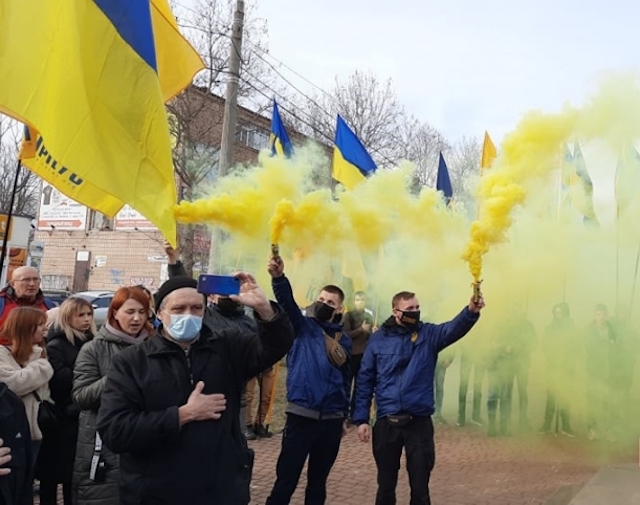 Свежие новости: В Николаеве «Нацкорпус» в память о Небесной Сотне зажег файера