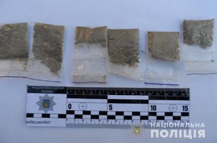 Свежие новости: 19-летнего николаевца задержали в Одессе – юноша торговал наркотиками