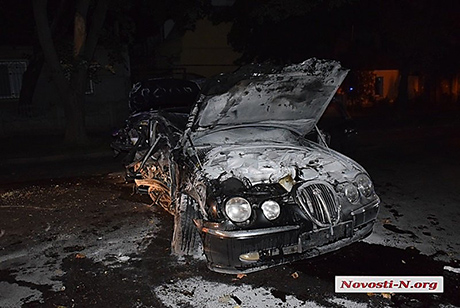 Свежие новости: В Николаеве пассажир, пока оформляли его товарища за пьяное вождение, «угнал» «Jaguar» и на скорости перевернулся