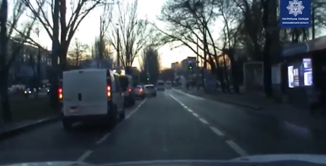 Свежие новости: В Николаеве патрульные сопровождали в больницу беременную женщину с кровотечением