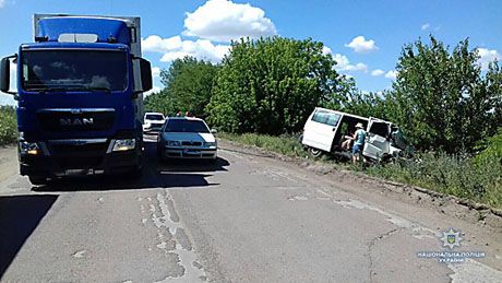 Свежие новости: В Николаевской области произошло ДТП с участием микроавтобуса и грузовика – пострадала пассажирка «Volkswagen»