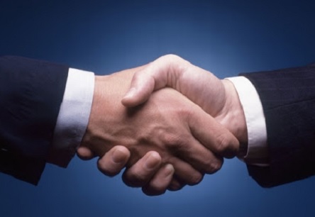 Свежие новости: Во Франции рекомендуют не жать друг другу руки из-за угрозы заражения коронавирусом