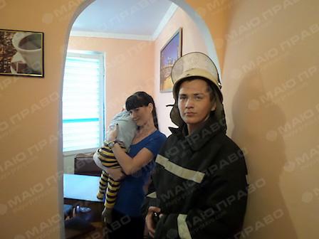 Свежие новости: В Снигиревке спасатели помогли матери, чей двухлетний сын случайно закрылся в квартире