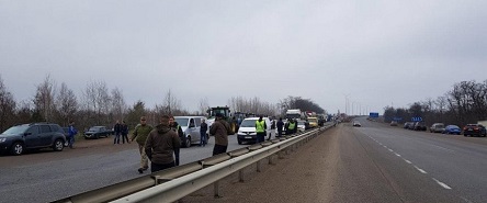 Свежие новости: Проезд на трассе Николаев — Херсон открыт, но образовалась огромная пробка