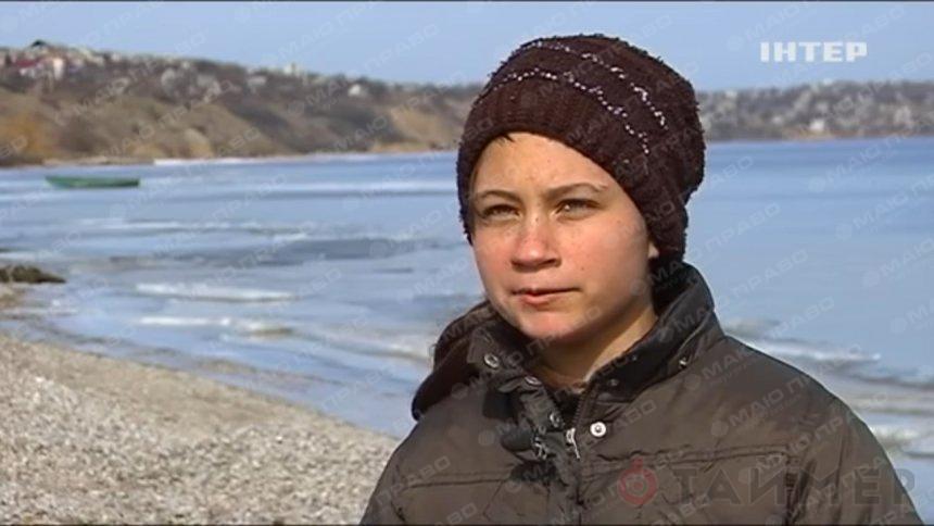 Свежие новости: ВИДЕО: На Николаевщине ребенок питался на кладбище