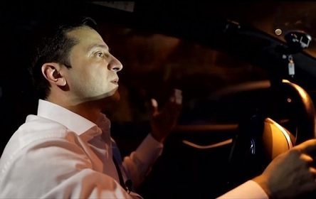 Свежие новости: ВИДЕО: Зеленский за рулем Tesla рассказал, как сложно быть президентом