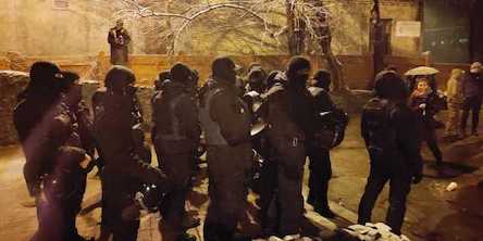 Свежие новости: Возле Лукьяновского СИЗО начался протест против освобождения “беркутовцев”