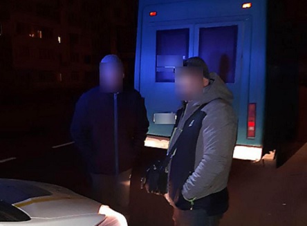 Фото новости: В Николаеве патрульные остановили «маршрутчика» за нарушение ПДД – он «под кайфом» перевозил в людей Свежие новости: В Николаеве патрульные остановили «маршрутчика» за нарушение ПДД – он «под кайфом» перевозил в людей