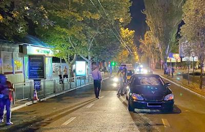 Свежие новости: Полиция Николаева разыскивает очевидцев ДТП, как Mercedes наехал на пешехода